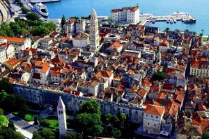 
Objavljen Javni poziv za dostavu prijava za dodjelu sredstava za provođenje sanacije i obnove pročelja i krovova građevina na području stare gradske jezgre grada Splita 

