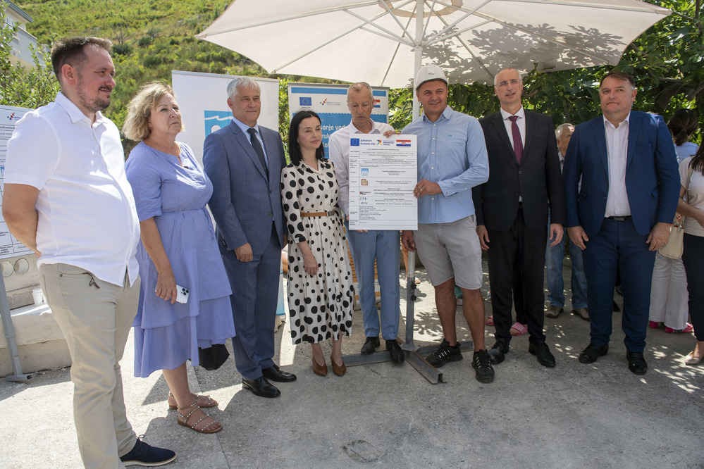 U sklopu “Projekta poboljšanja vodno – komunalne infrastrukture aglomeracije Split – Solin” svečano otvoreni radovi u Žrnovnici 